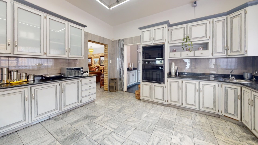 6 Bedroom Property for Sale in Van Der Hoff Park North West